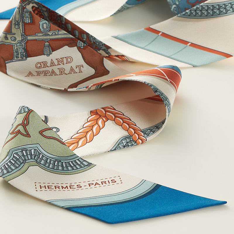 Twilly 《グラン・アパラ》 | Hermès - エルメス-公式サイト Twilly 《グラン・アパラ》 | Hermès - エルメス-公式サイト